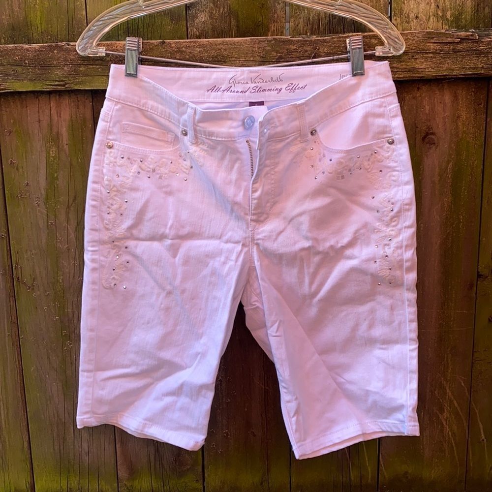 Gloria Vanderbilt bedazzled shorts sz. 6